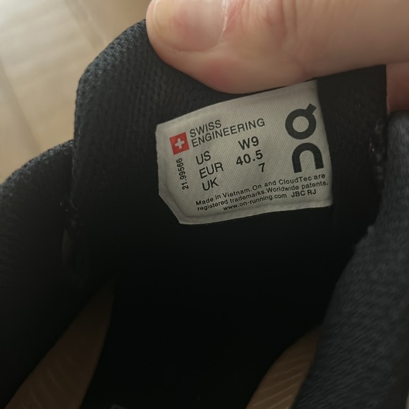 On Women’s Cloudflyer 4 - Picture 4 of 4